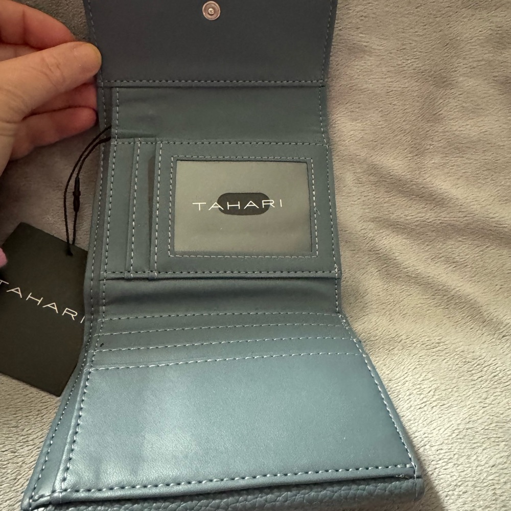 Tahari Blue Gray Textured Wallet NWT - Picture 3 of 8
